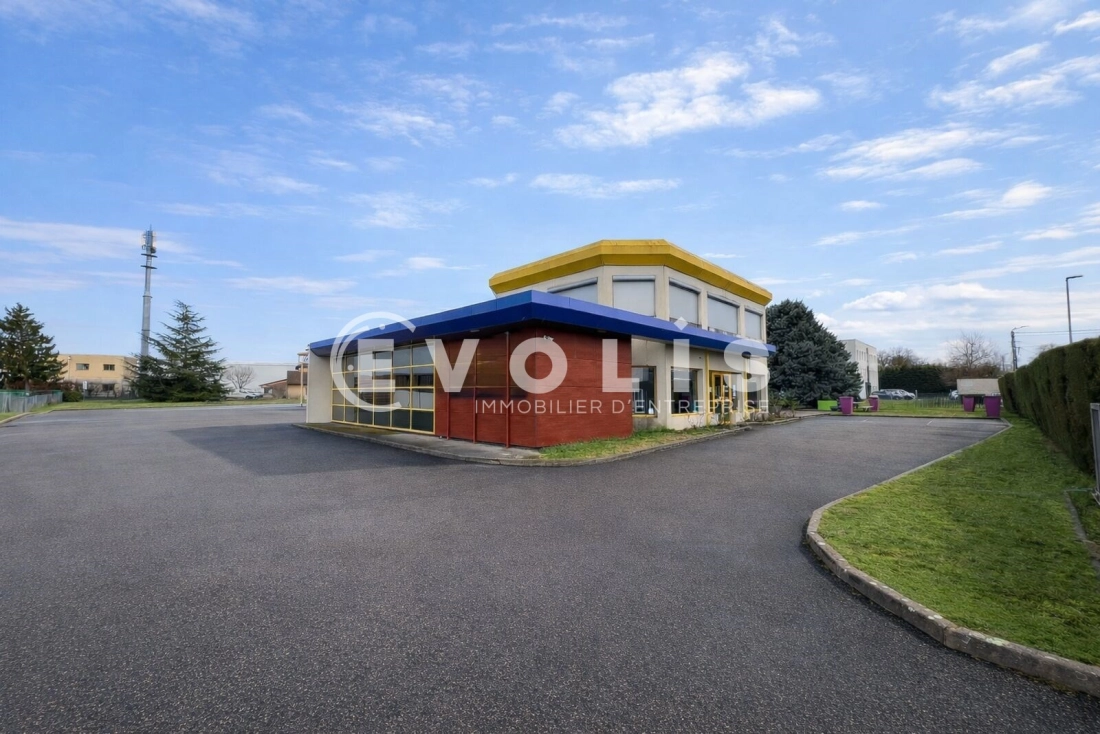 Photo 1 – location Entrepôts / activités	REYRIEUX (01600)