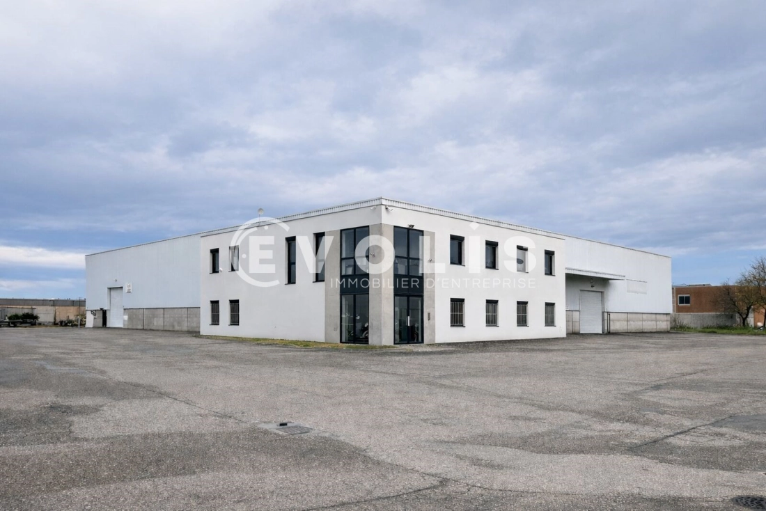 Photo 1 – vente Entrepôts / activités	CHASSIEU (69680)