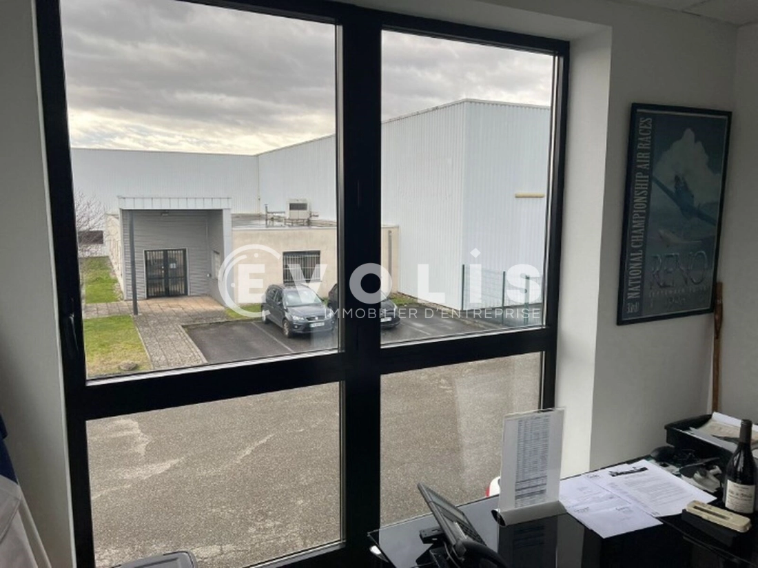 Photo 10 – vente Entrepôts / activités	CHASSIEU (69680)