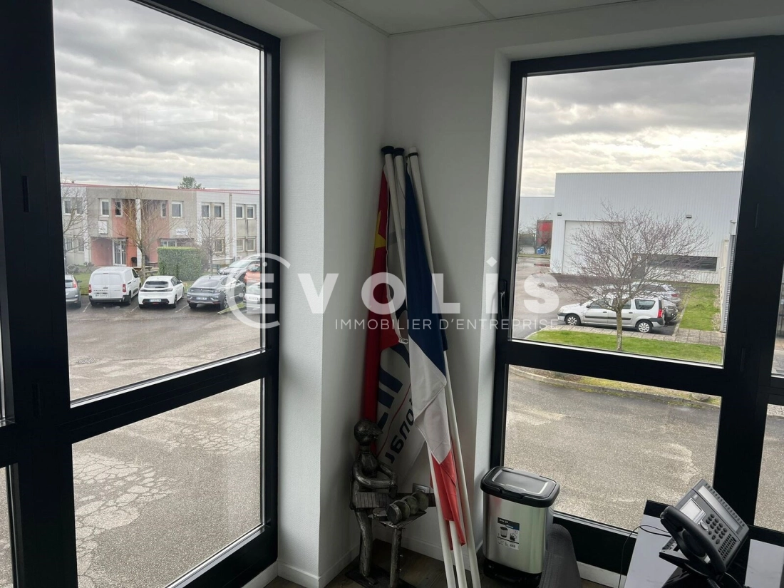 Photo 11 – vente Entrepôts / activités	CHASSIEU (69680)