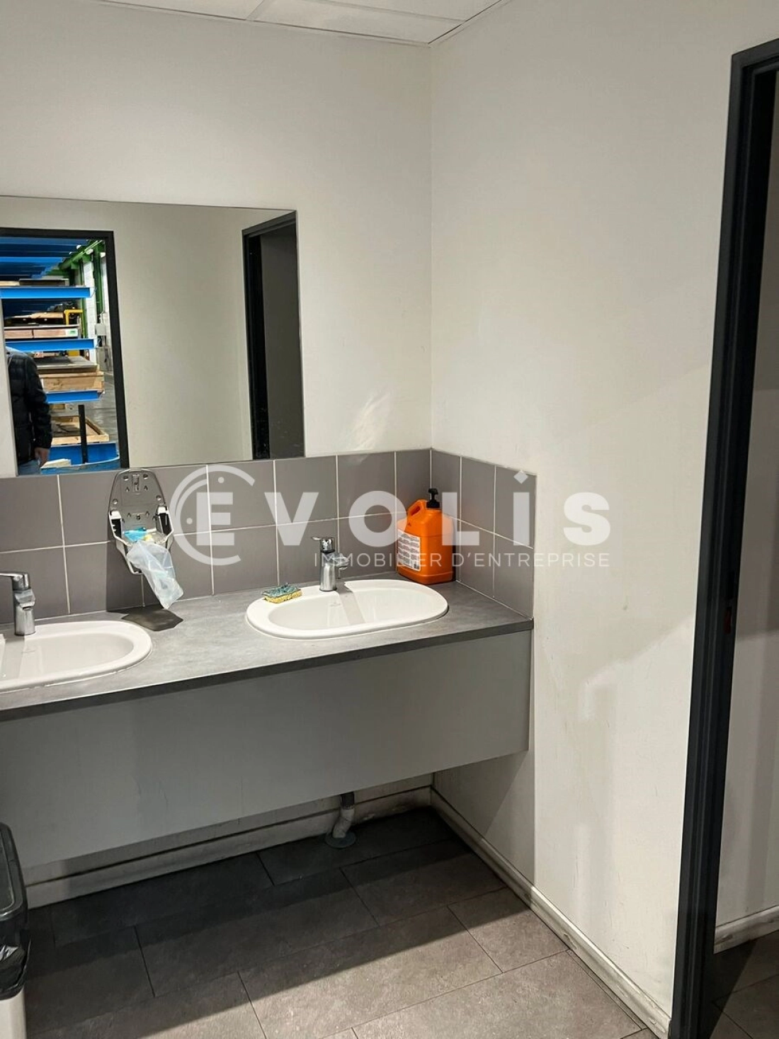 Photo 15 – vente Entrepôts / activités	CHASSIEU (69680)