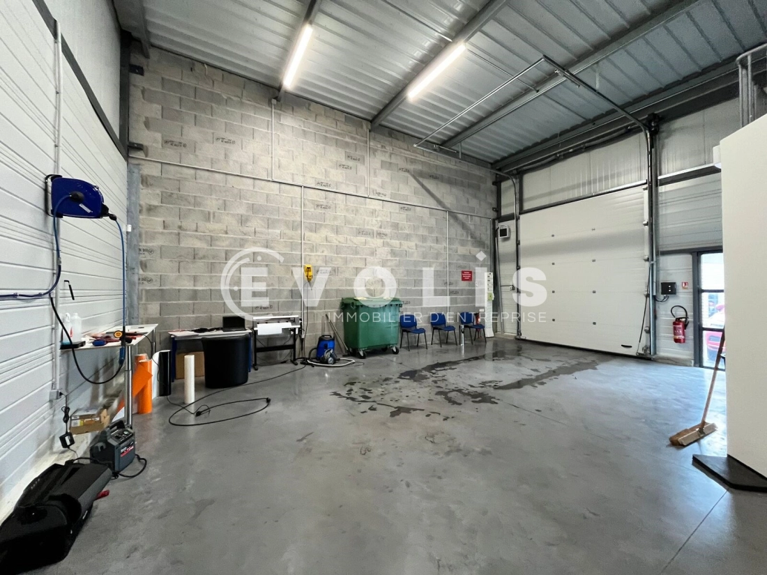 Photo 2 – location Entrepôts / activités	VILLENAVE D'ORNON (33140)