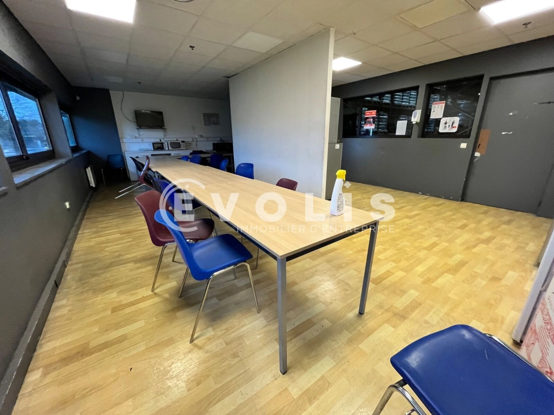 Photo 12 – location Entrepôts / activités	CANEJAN (33610)