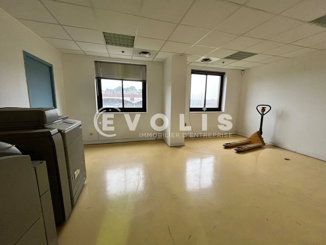 Photo 13 – location Entrepôts / activités	CANEJAN (33610)