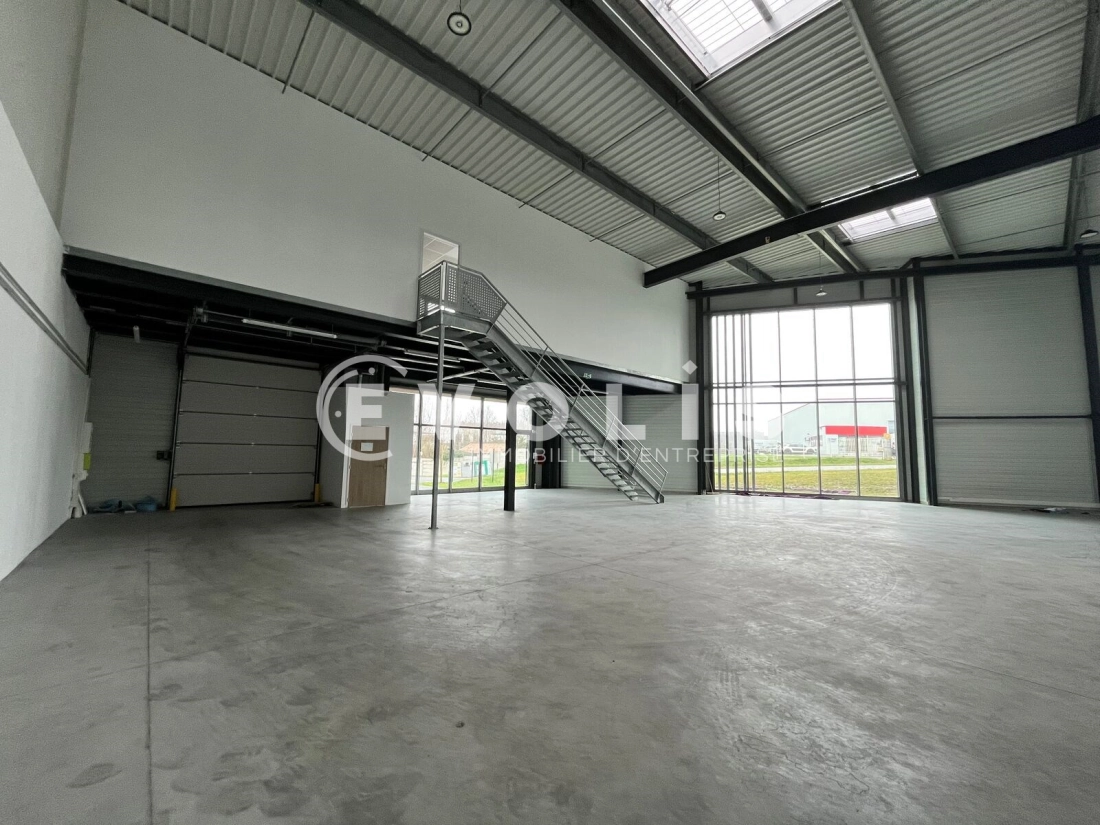 Photo 2 – location Entrepôts / activités	TRESSES (33370)