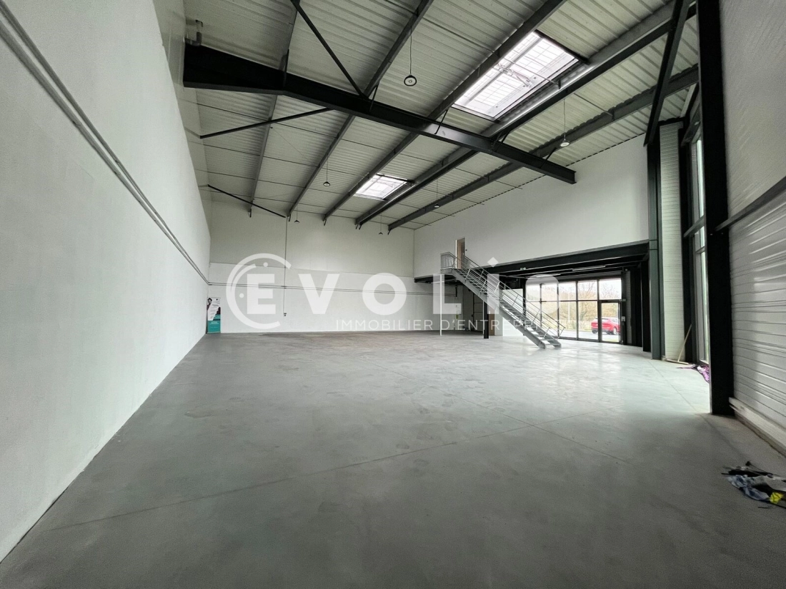 Photo 1 – location Entrepôts / activités	TRESSES (33370)