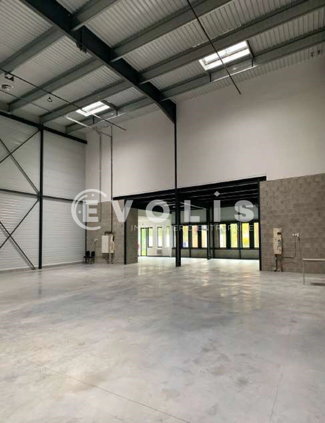 Photo 2 – vente Entrepôts / activités	TREMBLAY EN FRANCE (93290)