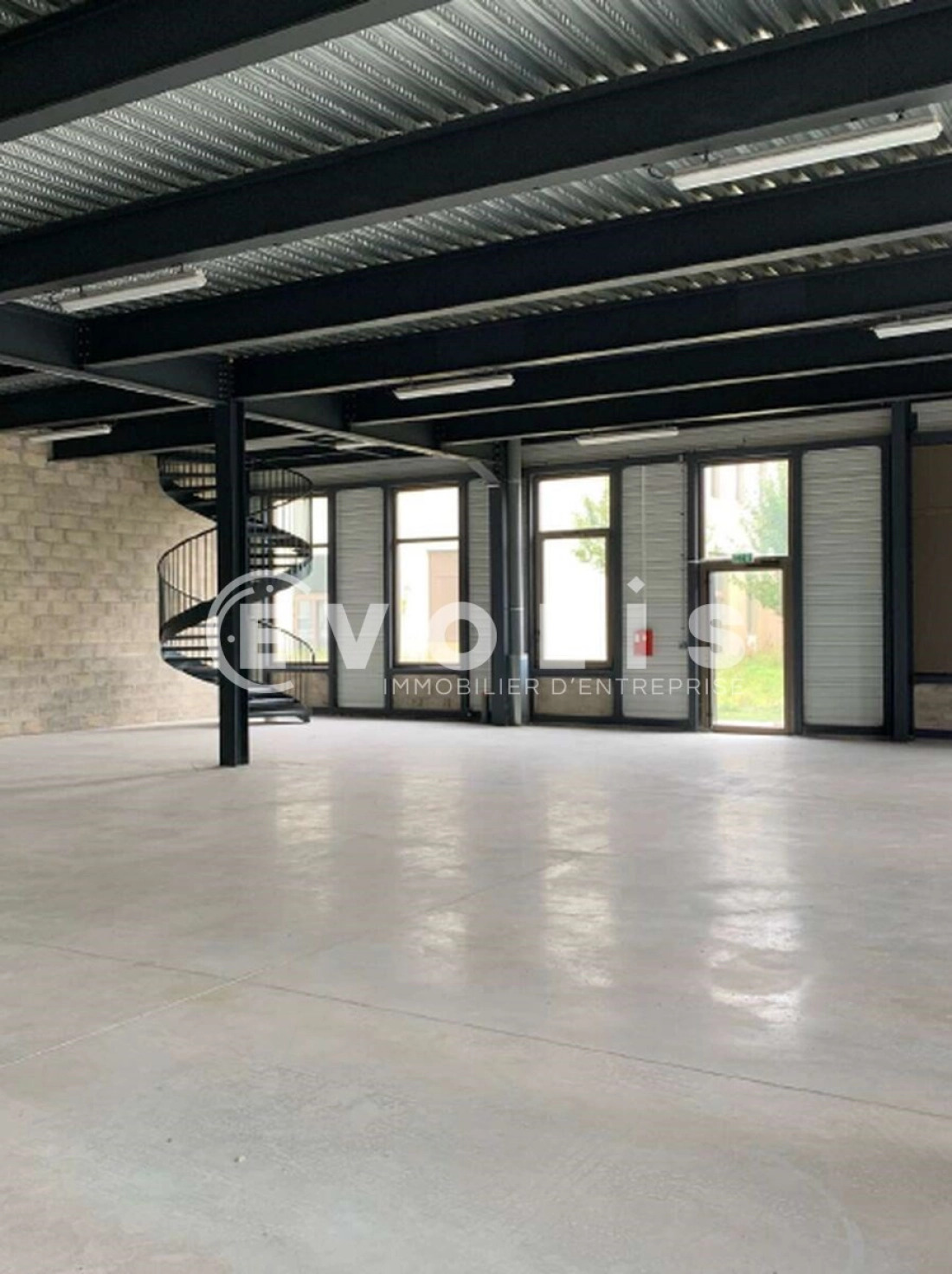 Photo 4 – vente Entrepôts / activités	TREMBLAY EN FRANCE (93290)