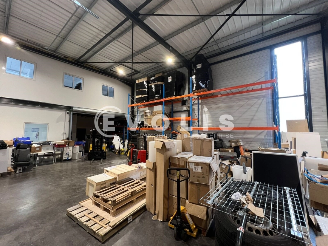 Photo 2 – location Entrepôts / activités	COLOMBIER SAUGNIEU (69124)