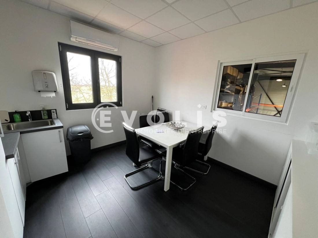 Photo 4 – location Entrepôts / activités	COLOMBIER SAUGNIEU (69124)