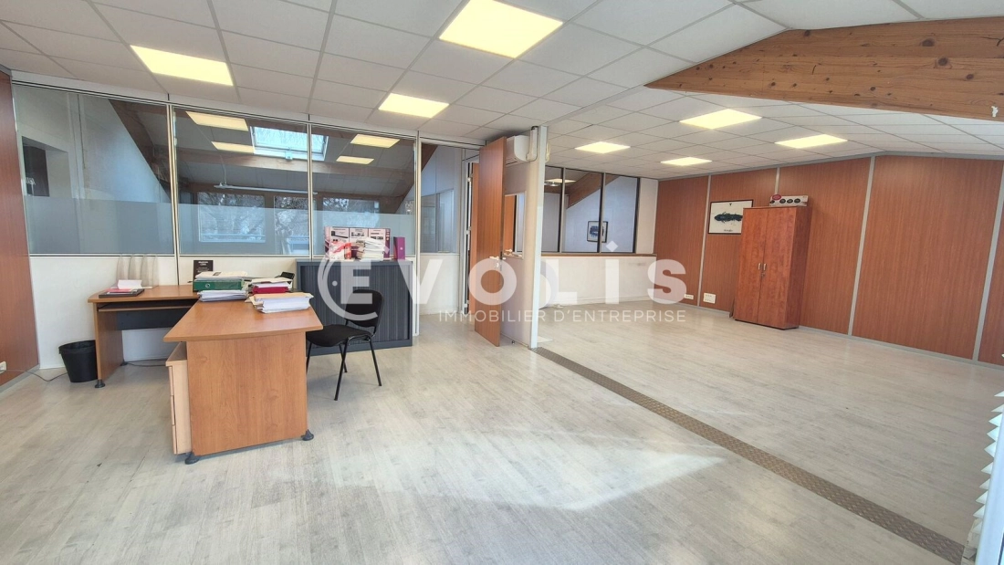 Photo 2 – vente Entrepôts / activités	EMERAINVILLE (77184)