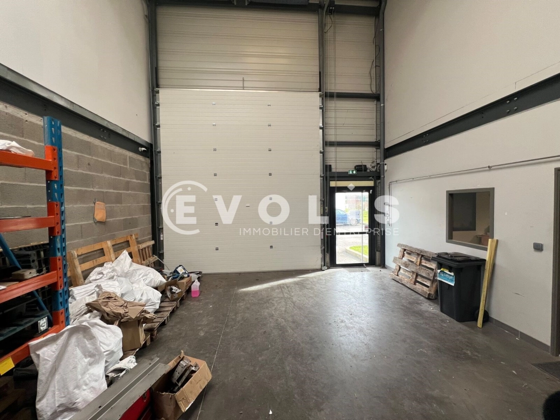 Photo 3 – location Entrepôts / activités	SAINT PRIEST (69800)