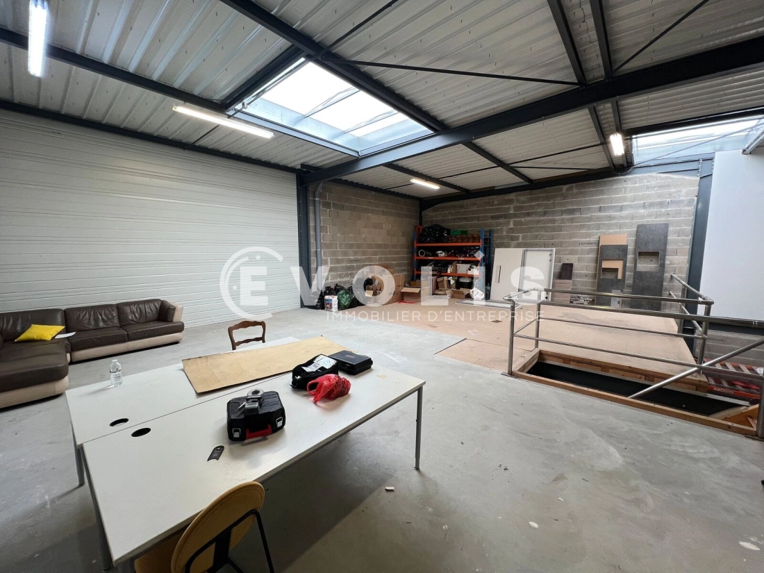 Photo 4 – location Entrepôts / activités	SAINT PRIEST (69800)