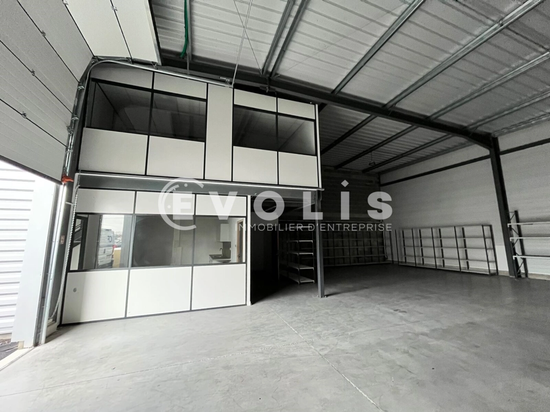 Photo 2 – location Entrepôts / activités	VILLENAVE D'ORNON (33140)