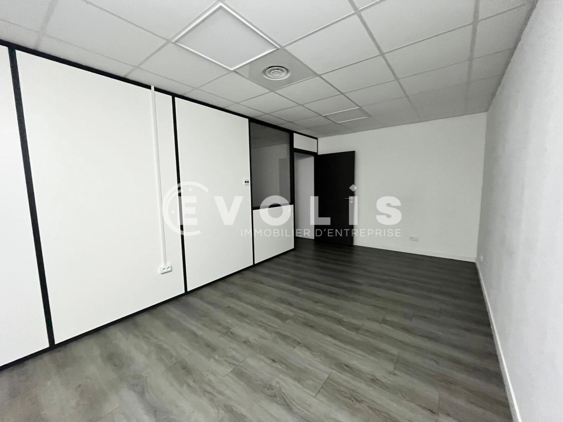 Photo 7 – location Entrepôts / activités	VILLENAVE D'ORNON (33140)