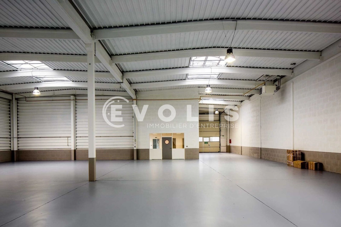 Photo 1 – location Entrepôts / activités	SAINTE GENEVIEVE DES BOIS (91700)