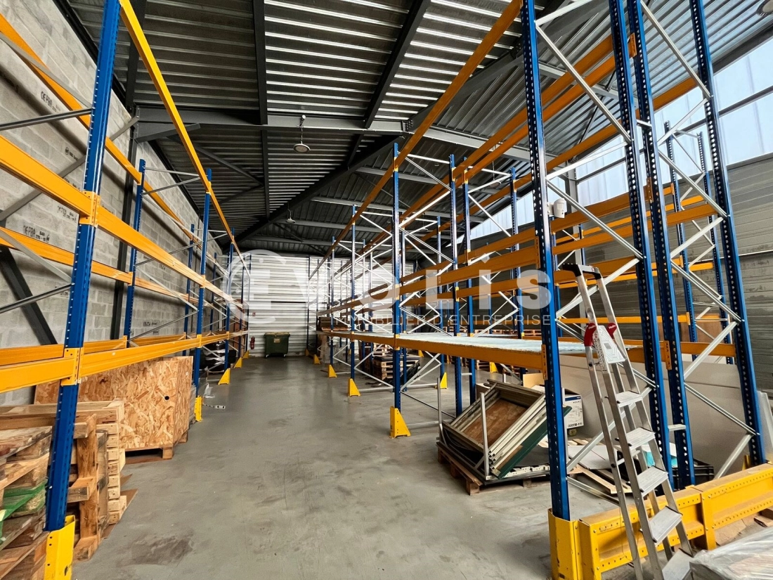 Photo 2 – location Entrepôts / activités	LE TAILLAN MEDOC (33320)