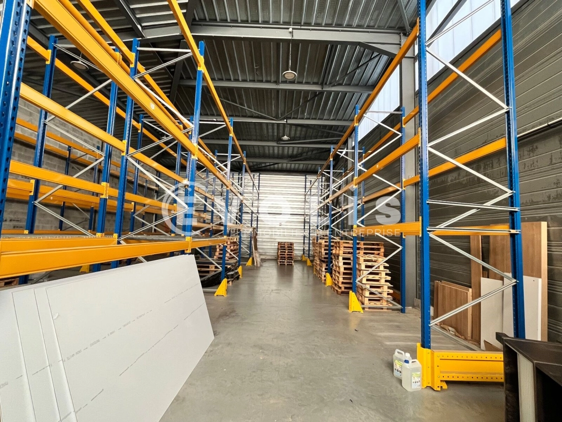 Photo 4 – location Entrepôts / activités	LE TAILLAN MEDOC (33320)