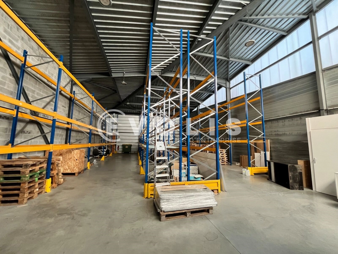 Photo 1 – location Entrepôts / activités	LE TAILLAN MEDOC (33320)