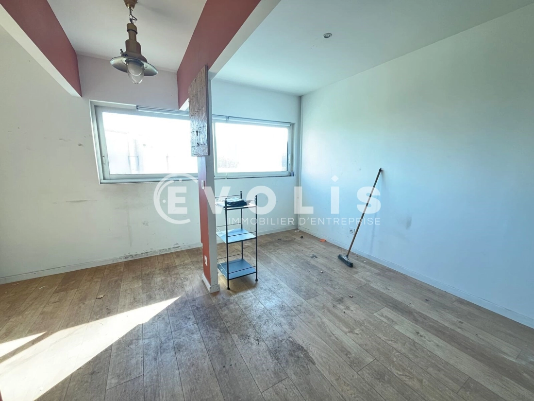 Photo 6 – vente Entrepôts / activités	SAINT JEAN D'ILLAC (33127)