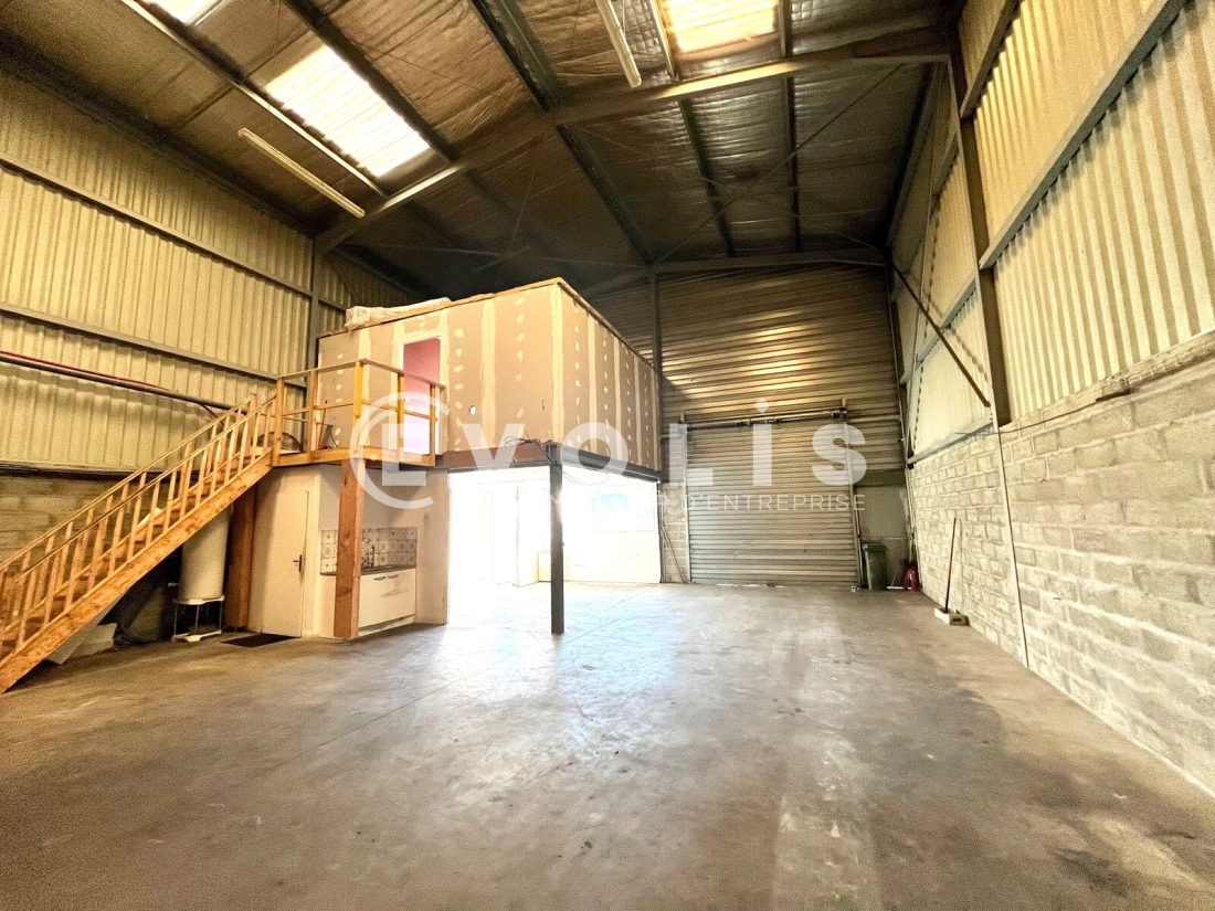 Photo 2 – vente Entrepôts / activités	SAINT JEAN D'ILLAC (33127)