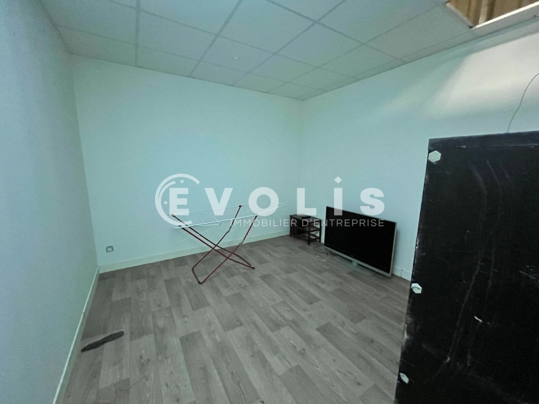 Photo 9 – vente Entrepôts / activités	SAINT JEAN D'ILLAC (33127)