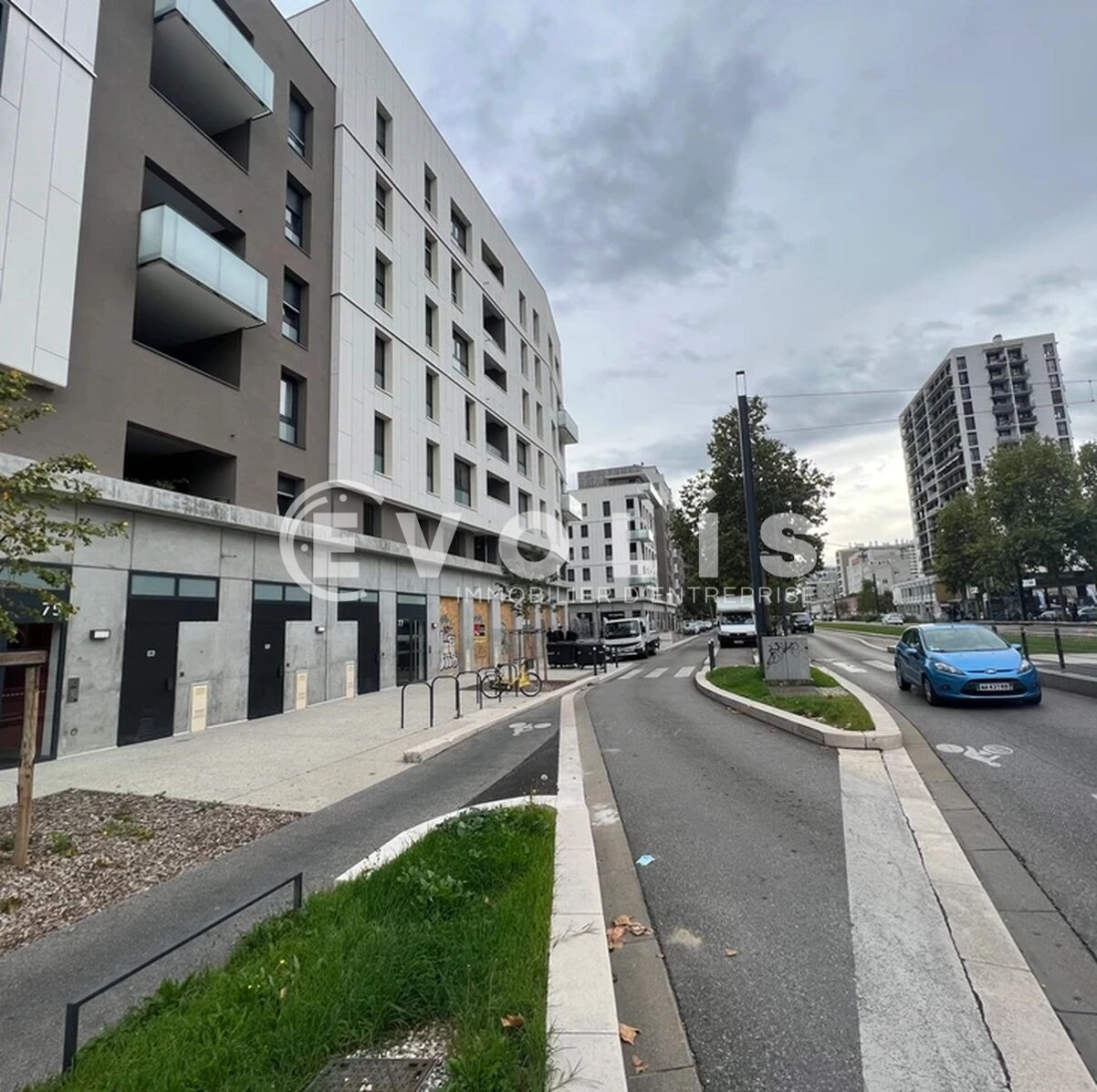 Photo 2 – location Locaux commerciaux	GRENOBLE (38000)