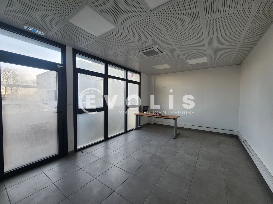 Photo 6 – location Entrepôts / activités	GENAS (69740)