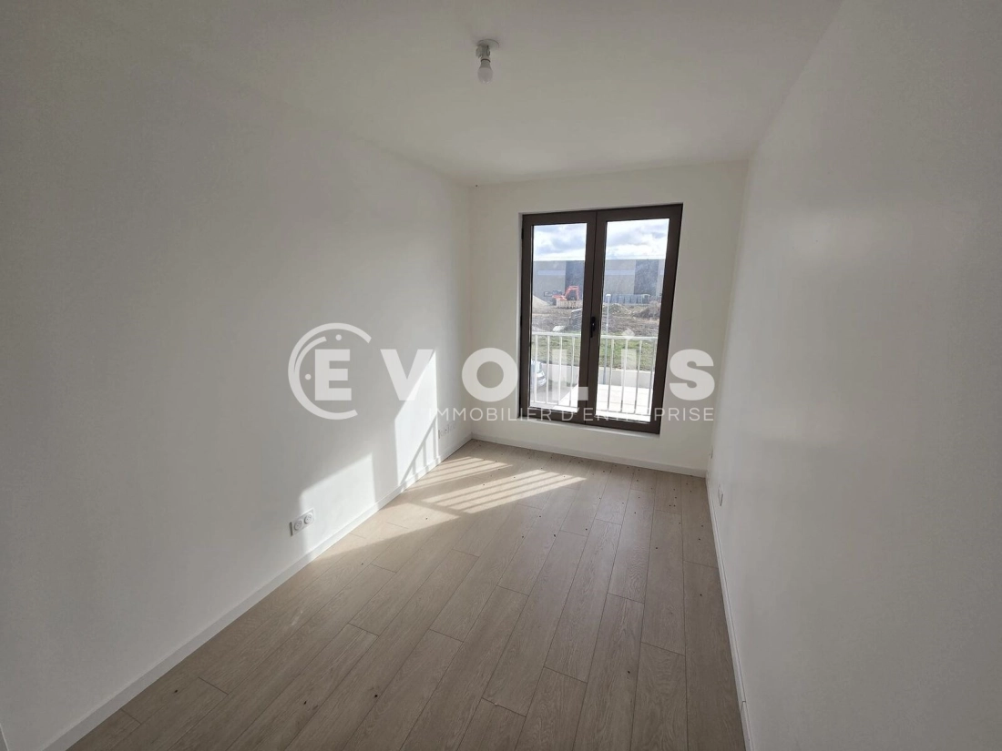 Photo 8 – location Entrepôts / activités	ETRECHY (91580)