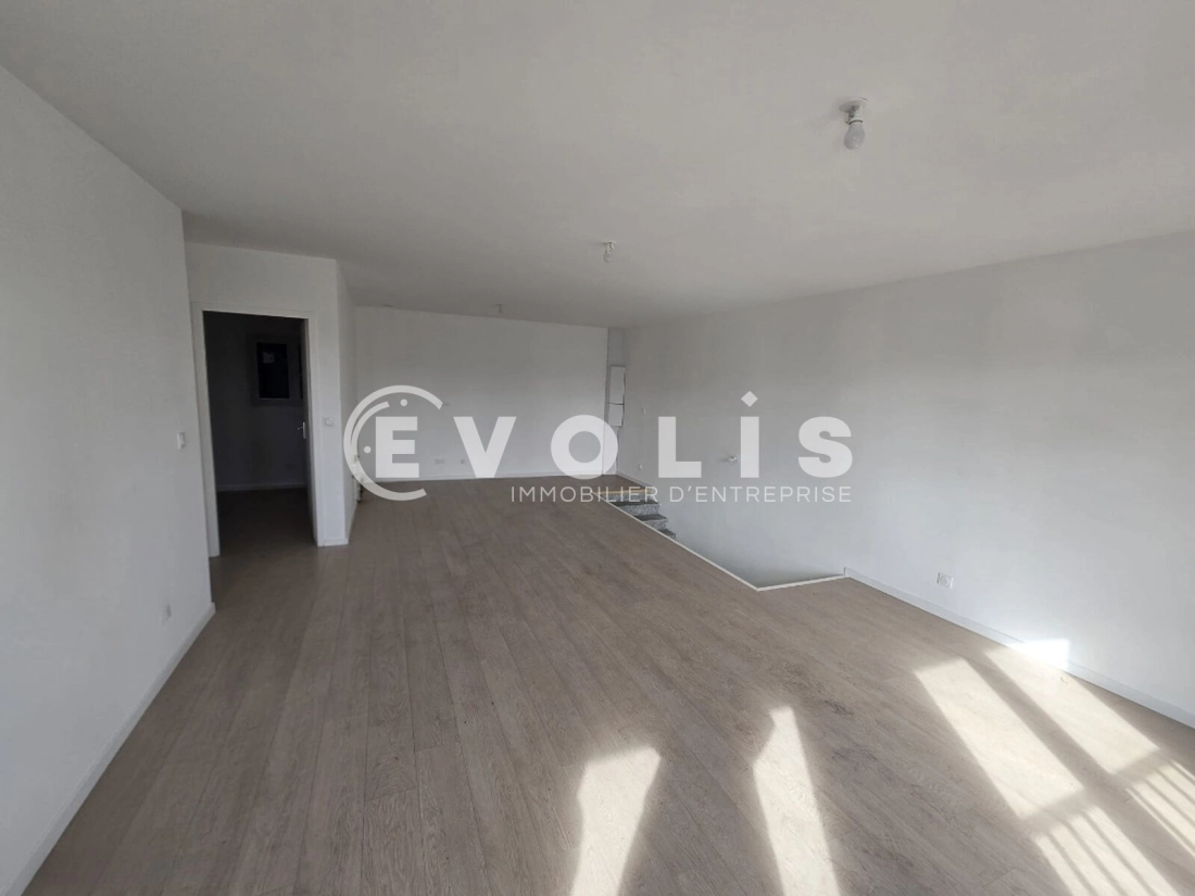 Photo 4 – location Entrepôts / activités	ETRECHY (91580)