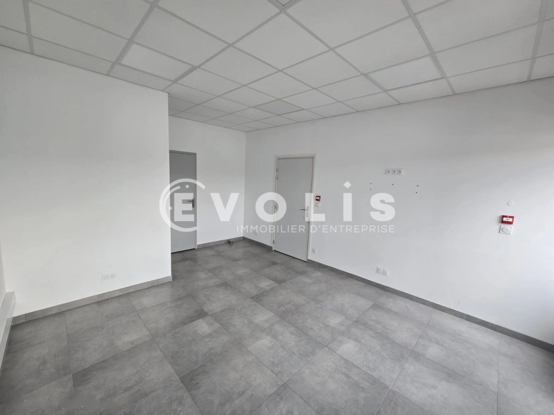 Photo 4 – location Entrepôts / activités	ETRECHY (91580)