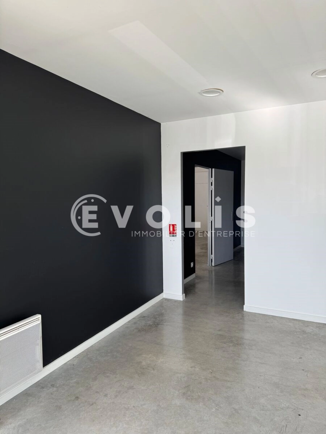 Photo 3 – location Entrepôts / activités	LE HAILLAN (33185)
