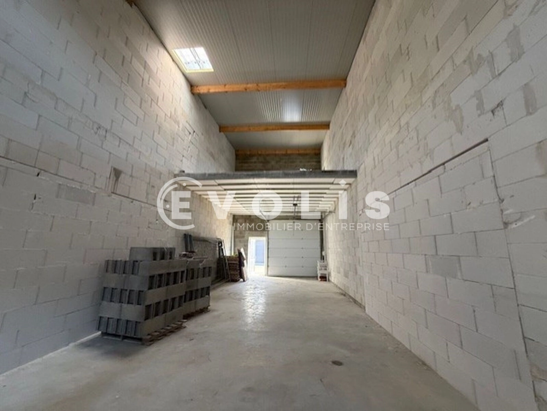 Photo 3 – vente Entrepôts / activités	CHARNECLES (38140)