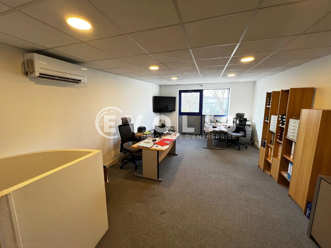 Photo 8 – location Entrepôts / activités	SAINT PIERRE DU PERRAY (91280)