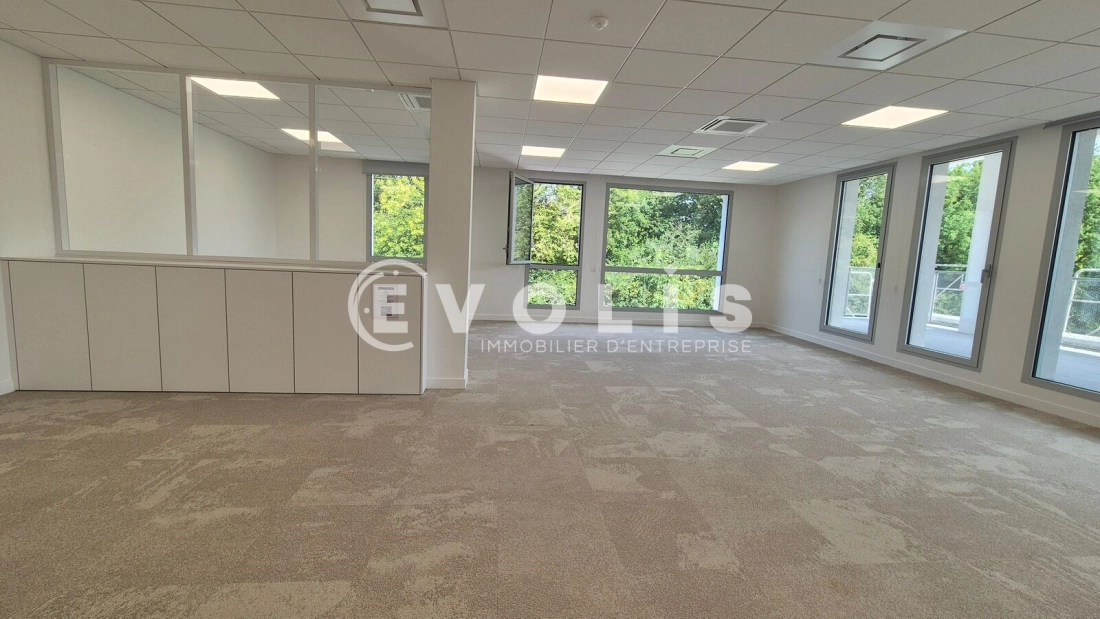 Photo 8 – location Locaux commerciaux	SERRIS (77700)