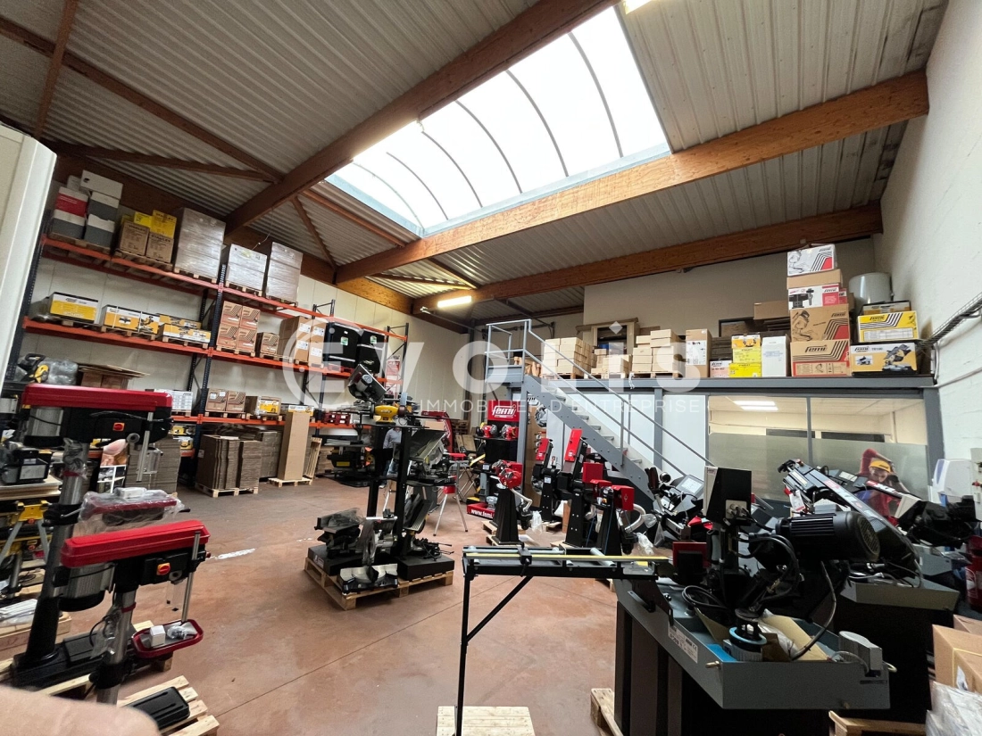 Photo 3 – location Entrepôts / activités	DECINES CHARPIEU (69150)