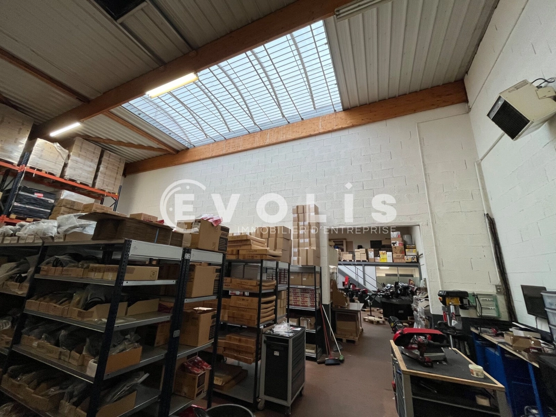 Photo 5 – location Entrepôts / activités	DECINES CHARPIEU (69150)