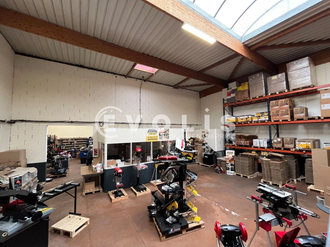 Photo 6 – location Entrepôts / activités	DECINES CHARPIEU (69150)