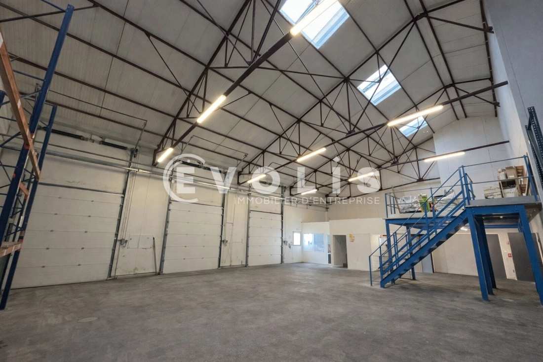 Photo 7 – location Entrepôts / activités	VAULX EN VELIN (69120)