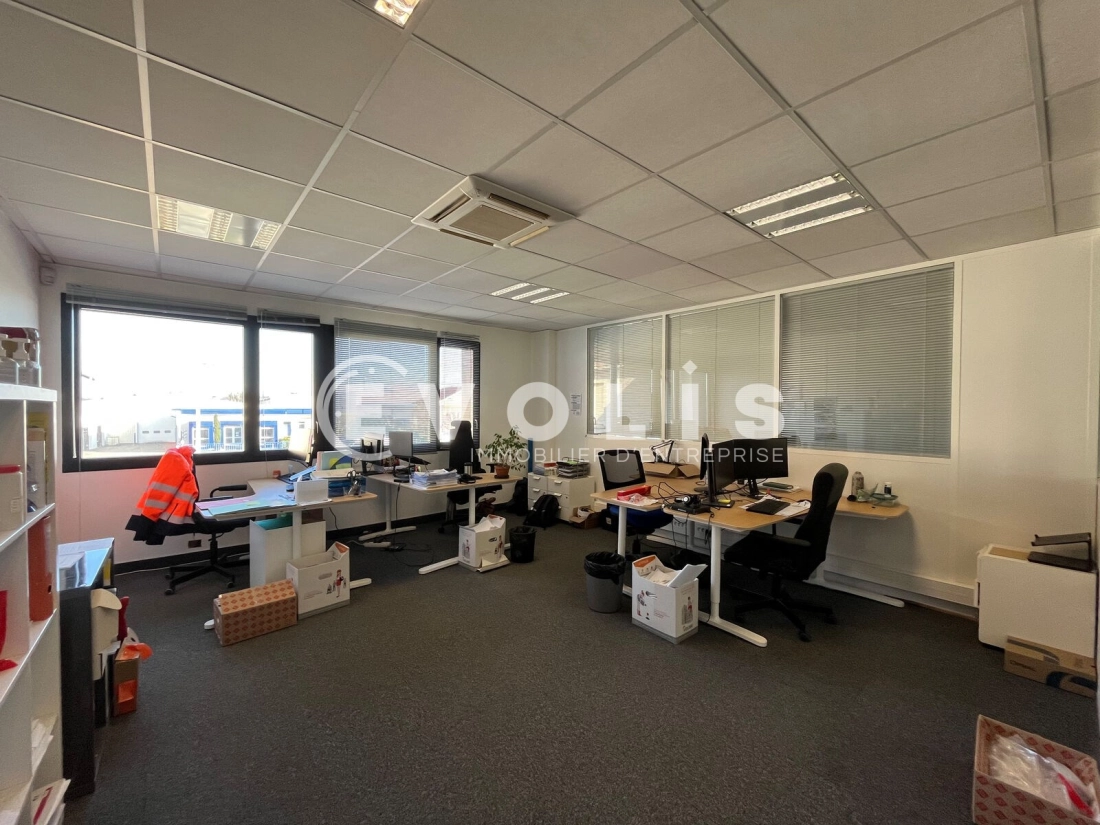 Photo 15 – location Entrepôts / activités	VAULX EN VELIN (69120)