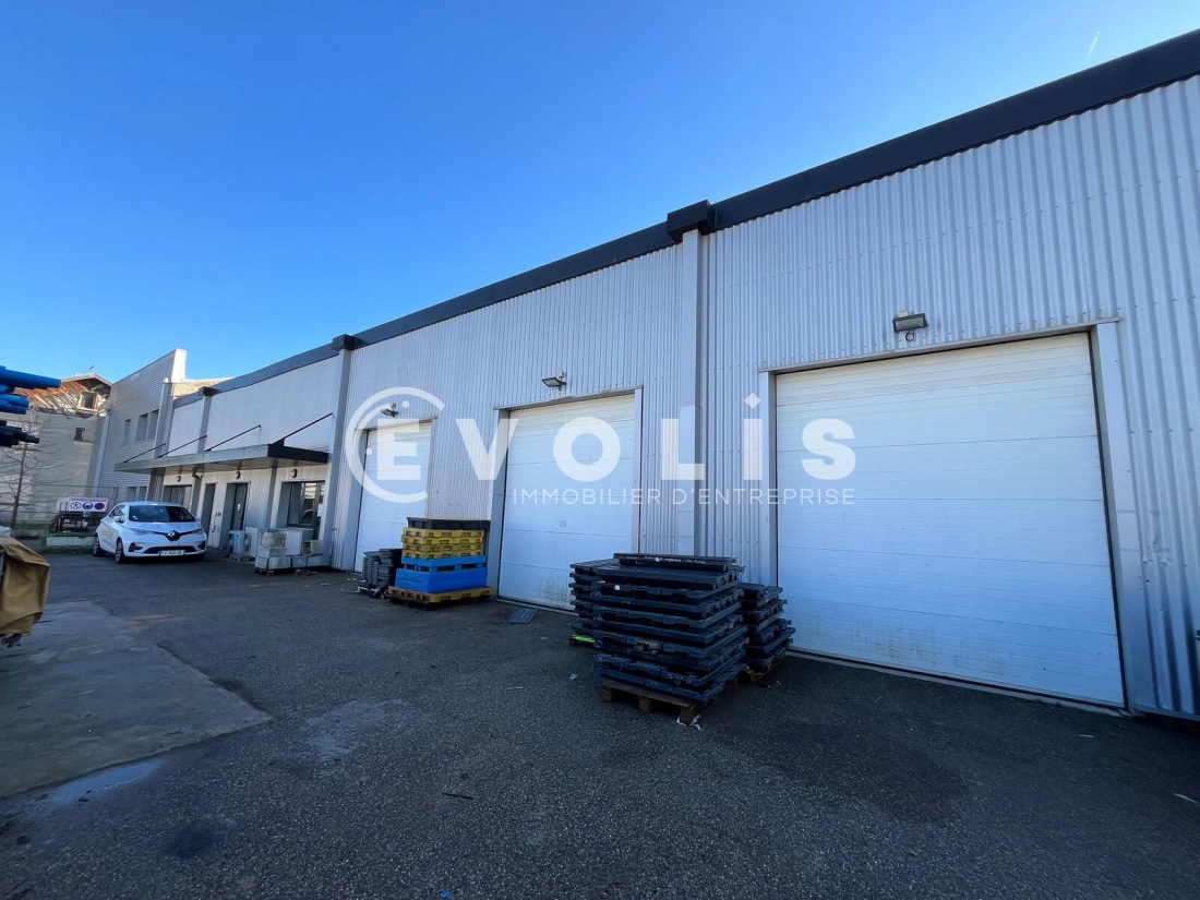 Photo 3 – location Entrepôts / activités	VAULX EN VELIN (69120)