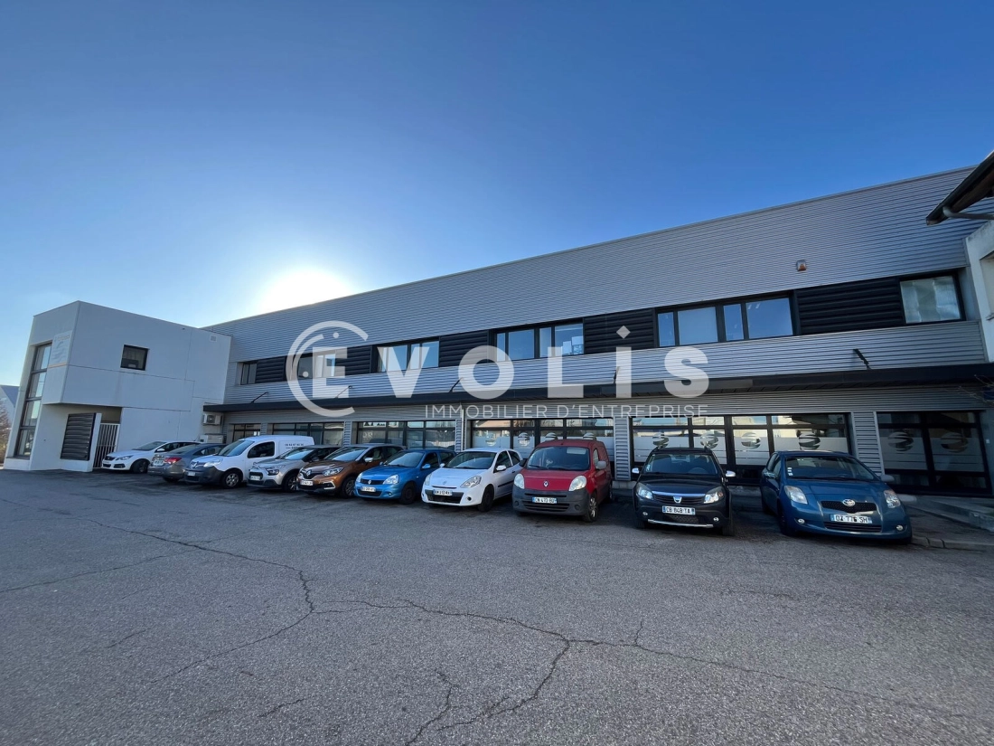 Photo 2 – location Entrepôts / activités	VAULX EN VELIN (69120)