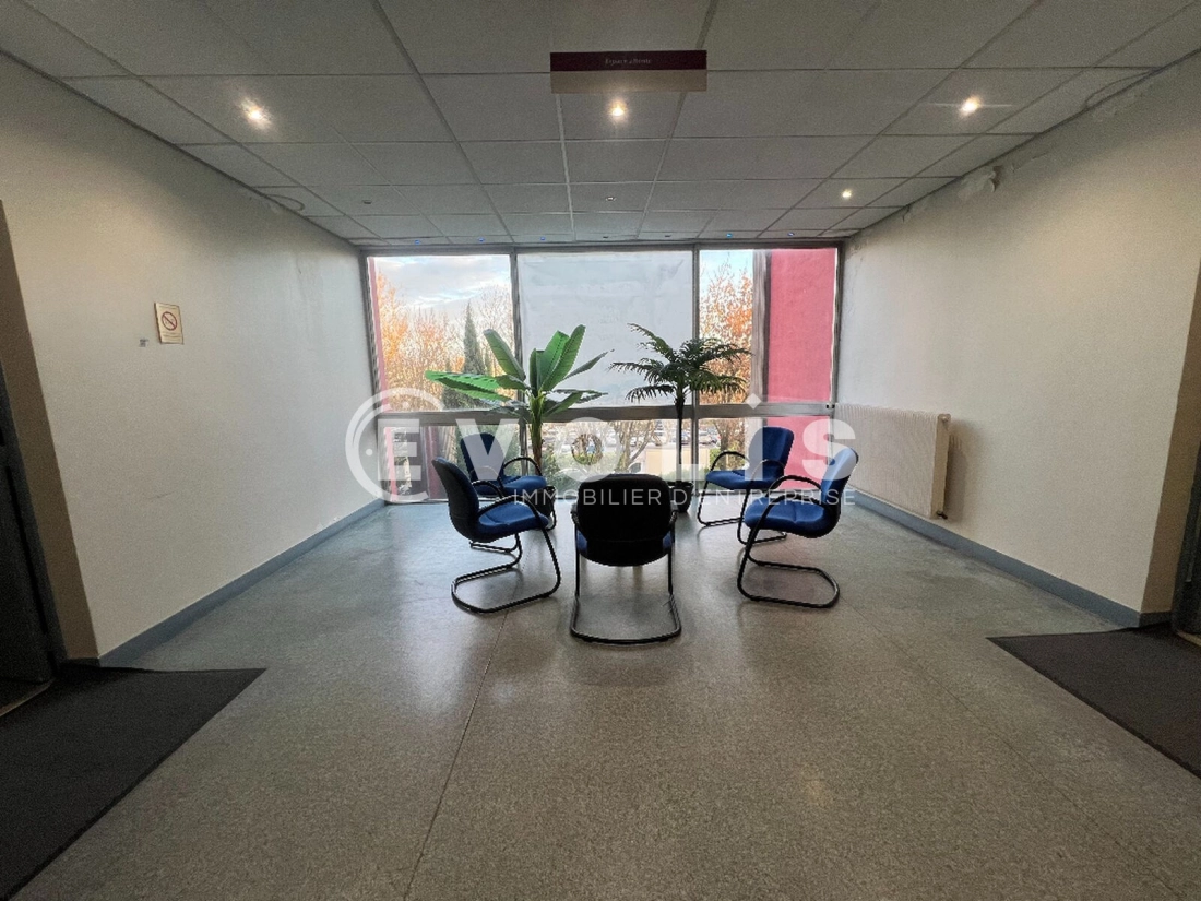 Photo 1 – location Entrepôts / activités	CROISSY BEAUBOURG (77183)