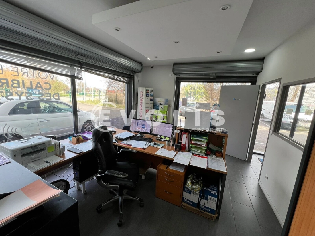 Photo 12 – location Entrepôts / activités	BOURGOIN JALLIEU (38300)