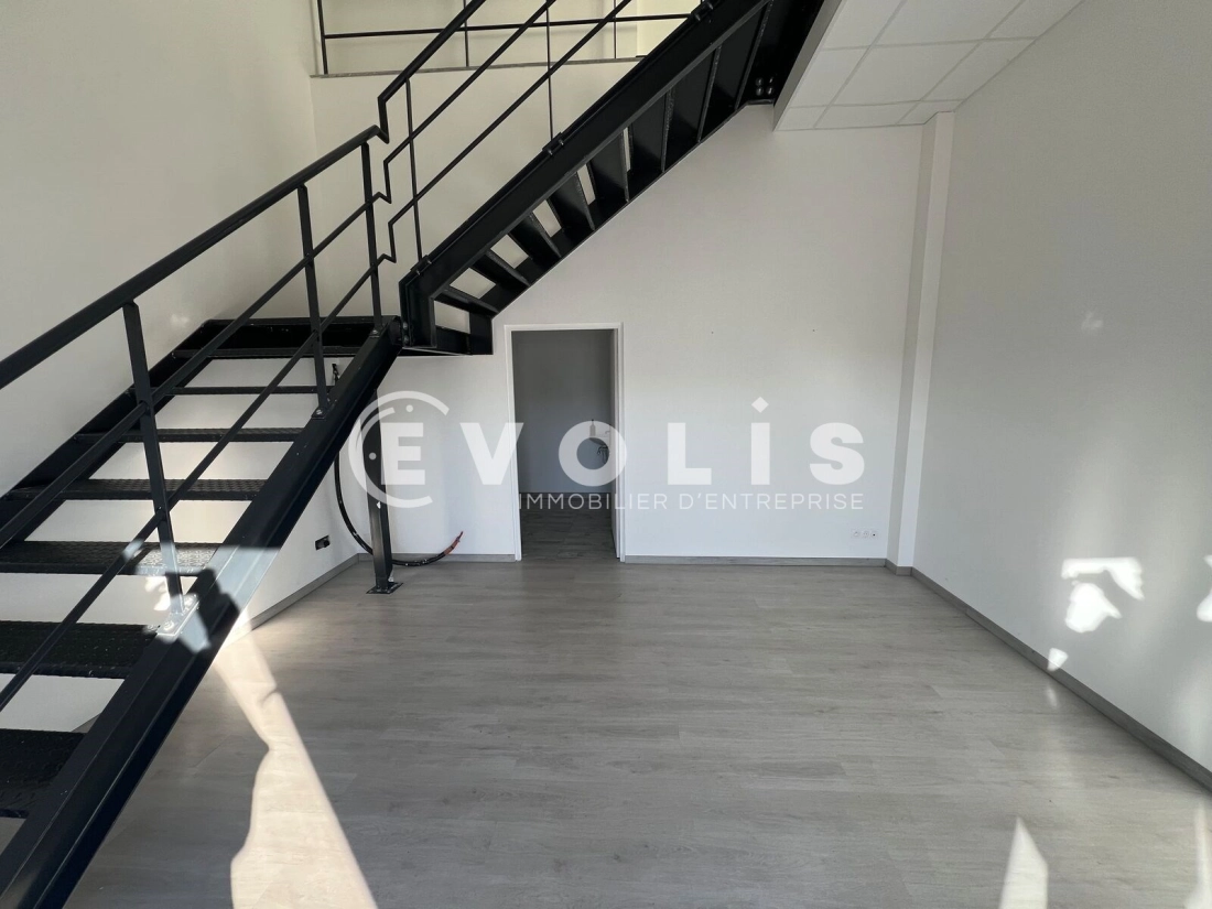 Photo 6 – location Entrepôts / activités	PONTAULT COMBAULT (77340)