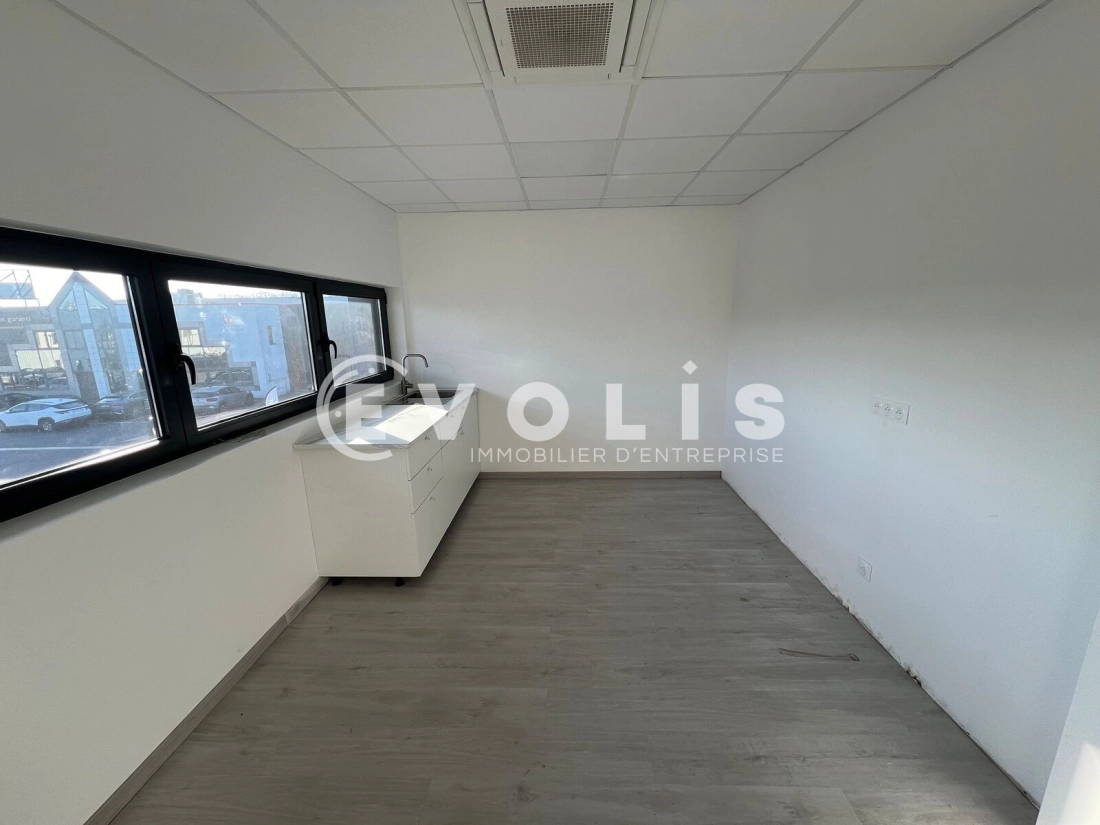 Photo 5 – location Entrepôts / activités	PONTAULT COMBAULT (77340)