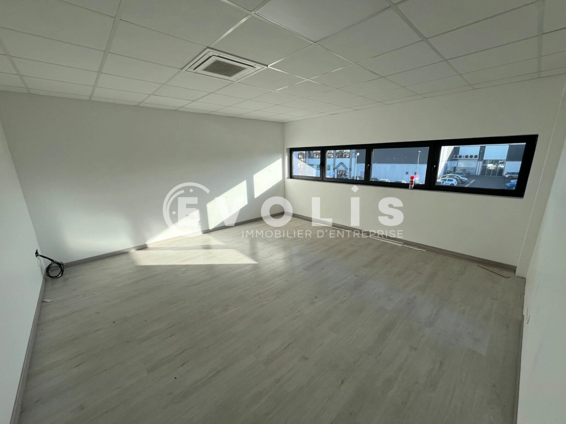 Photo 4 – location Entrepôts / activités	PONTAULT COMBAULT (77340)