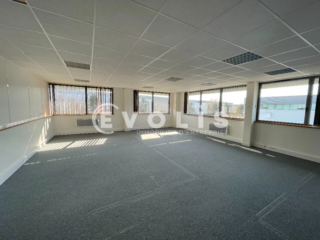 Photo 2 – location Entrepôts / activités	TIGERY (91250)