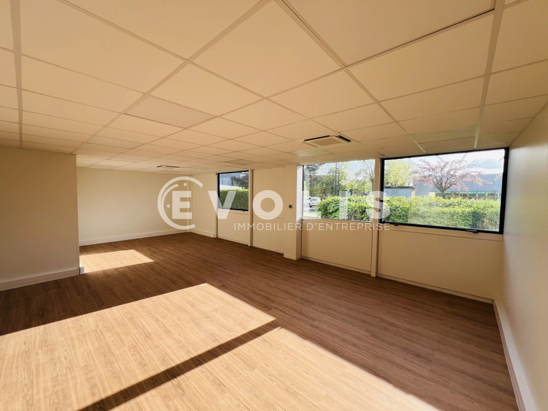 Photo 13 – location Entrepôts / activités	SAINT THIBAULT DES VIGNES (77400)