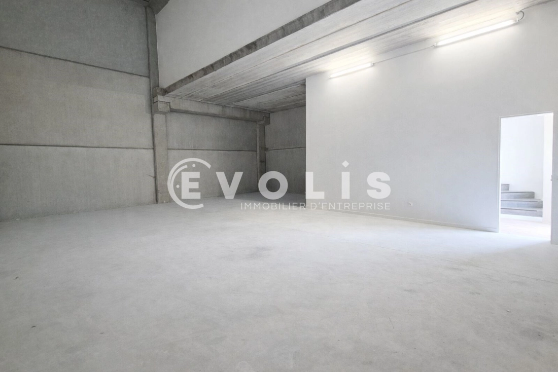 Photo 2 – vente Entrepôts / activités	SERRIS (77700)